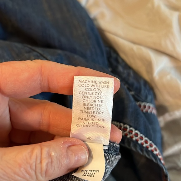 2/$10 J Jill Denim shirt with embroidery.  EUC. No signs of wear Small - Picture 6 of 8